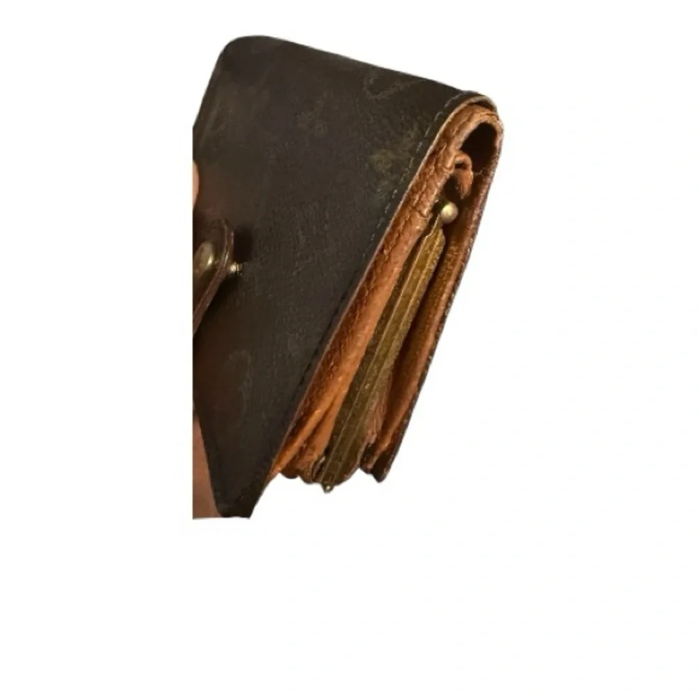 Louis Vuitton Kiss Lock Wallet
